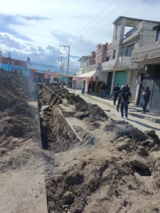 Deslave en obra de Texmelucan deja trabajadores sepultados, rescate exitoso 1 HTVtXvdWIAAOa1y