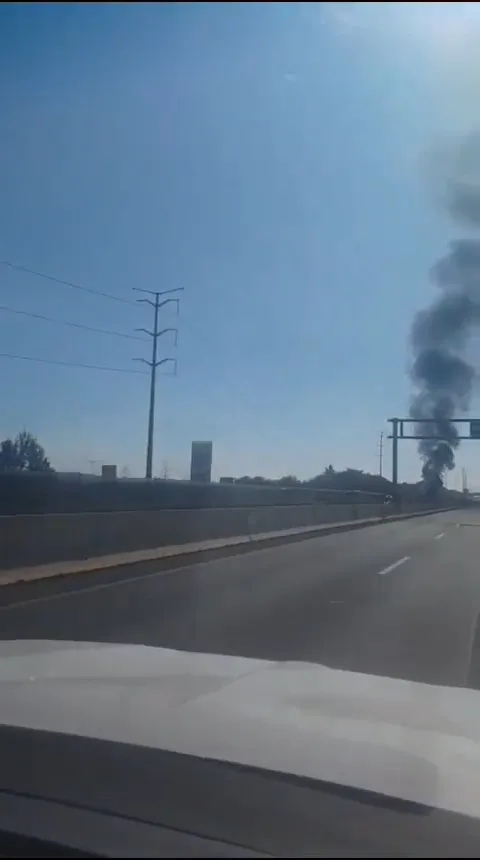 Incendio de vehículo provoca cierre parcial en la autopista México-Puebla