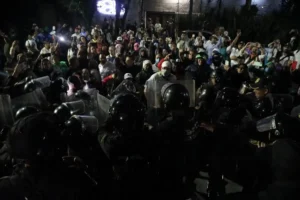 trabajadores del imss dan portazo en sede sindical de cdmx policias los repliegan 6cc8b5d7 adcc 4011 a44c 8d1ab53001d8 media
