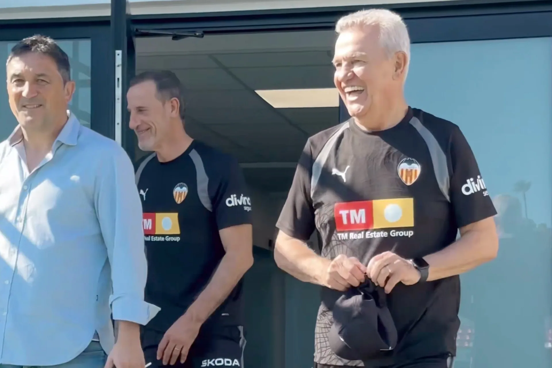Javier Aguirre asume el mando del Valencia para evitar el descenso