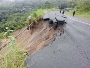 Deslave en obra de Texmelucan deja trabajadores sepultados, rescate exitoso 2 Lluvias provocan colapsos y derrumbes en la Sierra Nororiental de Puebla