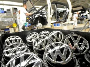 Ajustes en Volkswagen Puebla provocan recortes y paros en proveedores