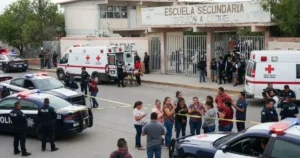Sheinbaum prepara decreto para regular contenidos violentos en redes 2 Padres de familia detienen a agresores tras ataque en secundaria de Torreón