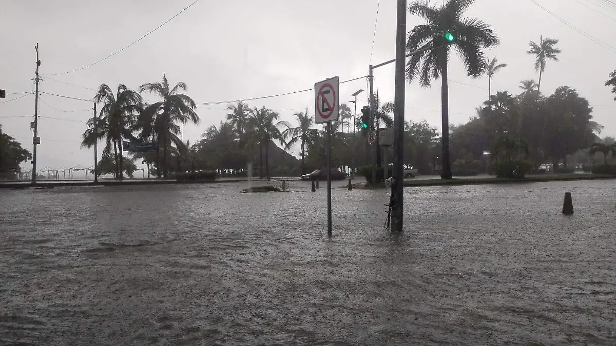 Tormenta tropical Simón provoca severas inundaciones en Acapulco