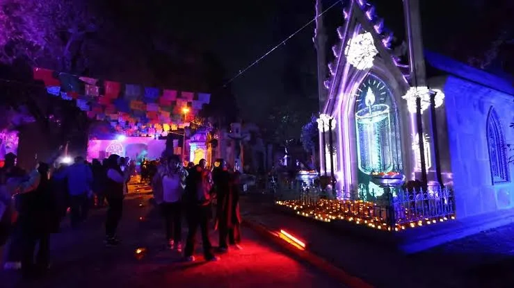 Panteón Municipal de Puebla abre sus puertas para recorridos nocturnos