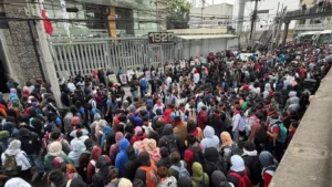 Padres de los 43 de Ayotzinapa protestan contra recomendación de la CNDH