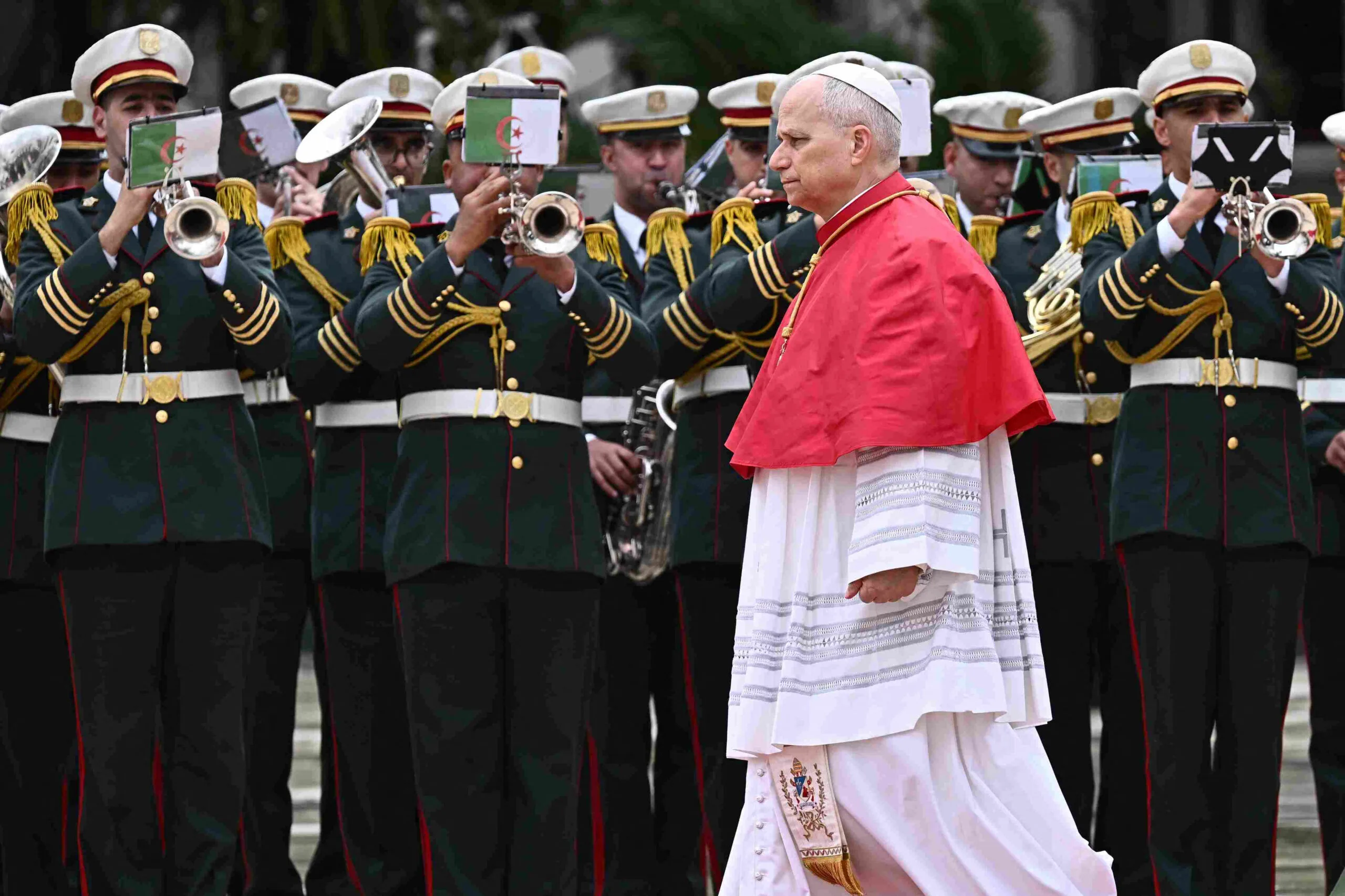 El papa León XIV inicia histórica visita de Estado a Francia