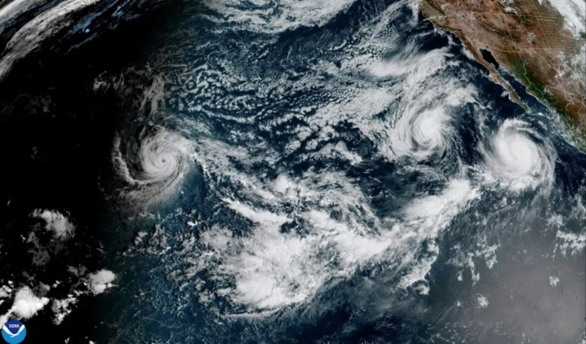 El huracán Polo impacta con fuerza en Baja California Sur