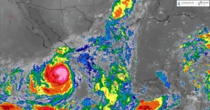 Huracán Rachel se intensifica a categoría 2 y amenaza costas mexicanas