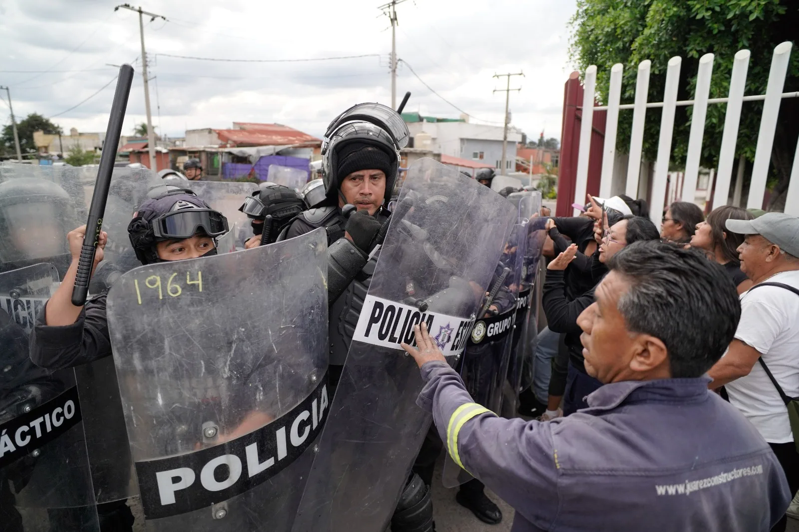 Pobladores de Xoxtla clausuran pozo tras enfrentamiento con policías