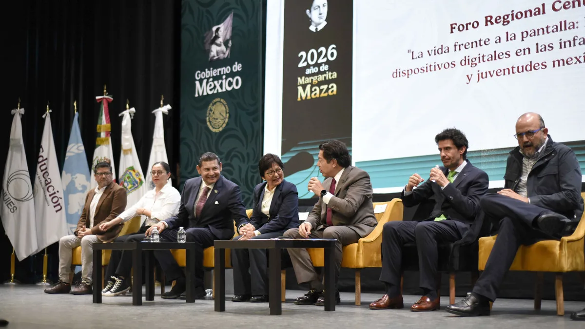 Foro en BUAP analiza impacto de celulares en la educación
