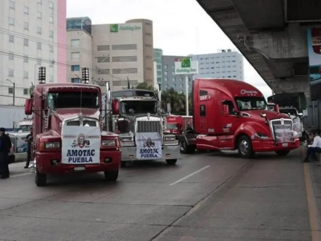 AMOTAC libera 11 bloqueos carreteros en Puebla tras acuerdo con autoridades