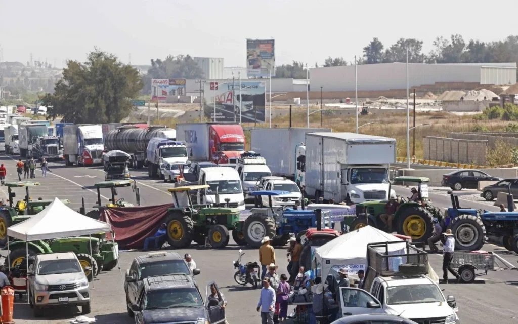 Segob busca diálogo con transportistas ante paro nacional del 26 de octubre