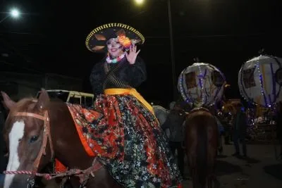 Tonantzin Fernández lidera Desfile de Animeros 2026 en San Pedro Cholula