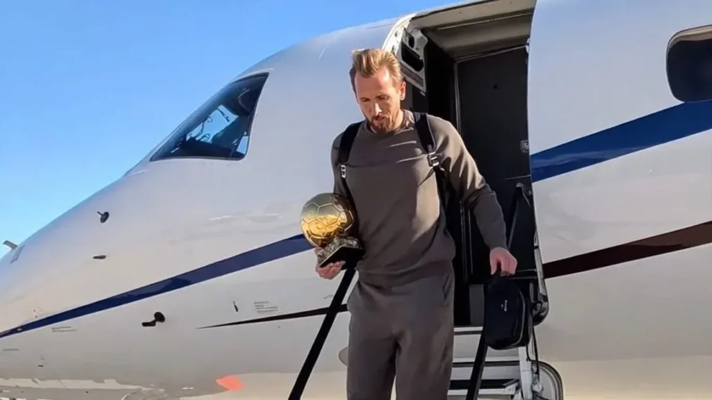 Harry Kane llega a Múnich con el Balón de Oro