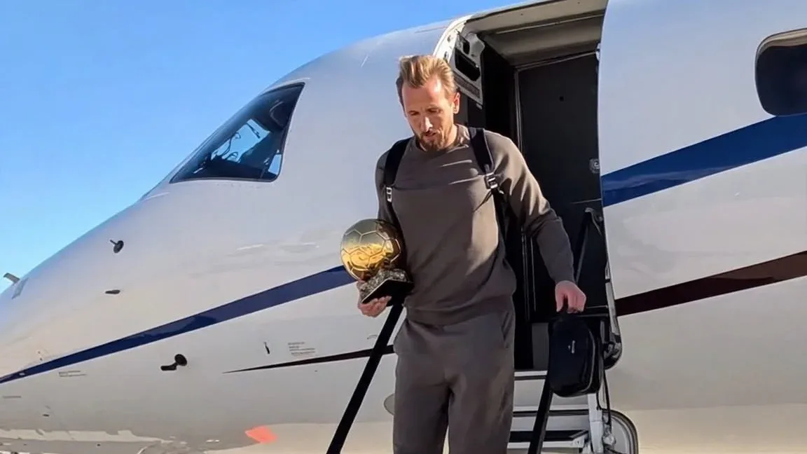 Harry Kane llega a Múnich con el Balón de Oro